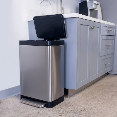 Hefty 52.2L Stainless Waste Step Trash Can 7 Hefty 52.2L Stainless Waste Step Trash Can - Image 5